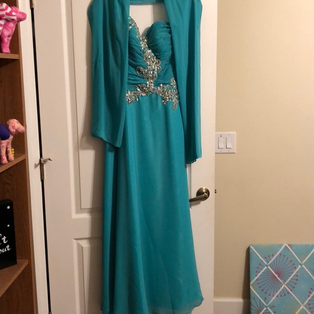 Prom Dress! - Picture 2 of 7